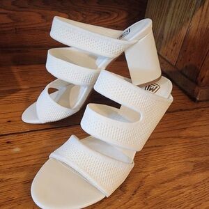 Chunky blocked 3 inch heel sandals- white - size 8- like new- Fran willor